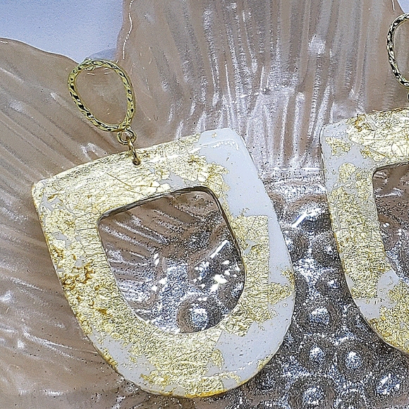 Acrylic coated clay earrings - Picture 4 of 6